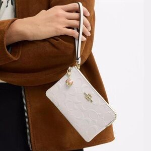 Coach Corner Zip Wristlet in Signature Leather with Heart Charm NWT